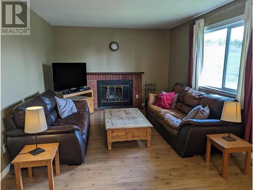 4714 Parker Court, 108 Mile Ranch, BC - Indoor Photo Showing Living Room With Fireplace