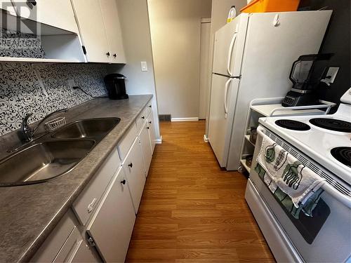 5104 46 Avenue, Chetwynd, BC - Indoor Photo Showing Kitchen