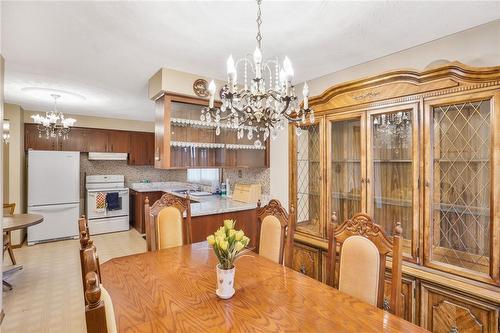 180 Oakland Drive, Hamilton, ON - Indoor Photo Showing Dining Room