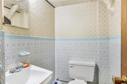 180 Oakland Drive, Hamilton, ON - Indoor Photo Showing Bathroom