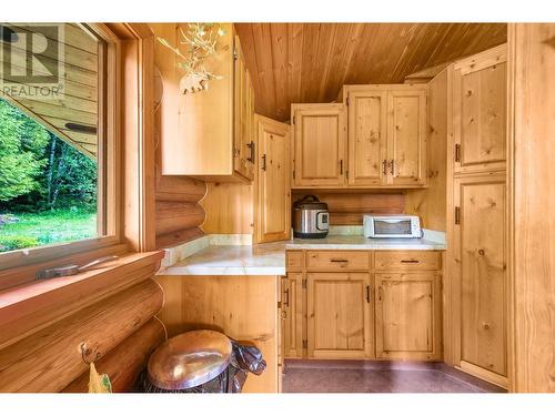 1415 Mallory Road, Enderby, BC - Indoor Photo Showing Kitchen