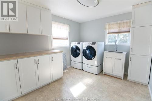 11568 Pinehurst Line, Chatham, ON - Indoor Photo Showing Laundry Room