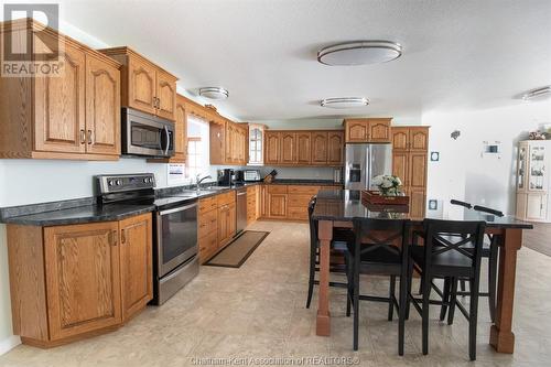 11568 Pinehurst Line, Chatham, ON - Indoor Photo Showing Kitchen