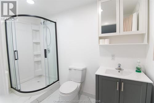 11568 Pinehurst Line, Chatham, ON - Indoor Photo Showing Bathroom