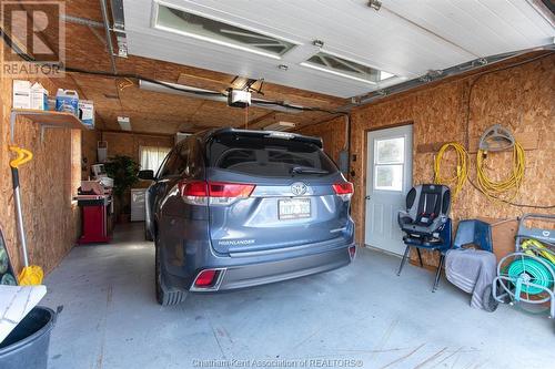 11568 Pinehurst Line, Chatham, ON - Indoor Photo Showing Garage