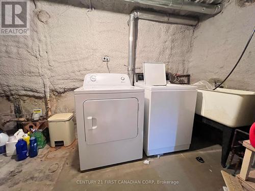 1582 Allen Avenue, London, ON - Indoor Photo Showing Laundry Room