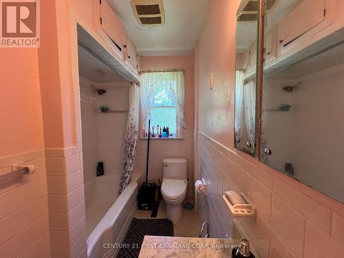 1582 Allen Avenue, London, ON - Indoor Photo Showing Bathroom