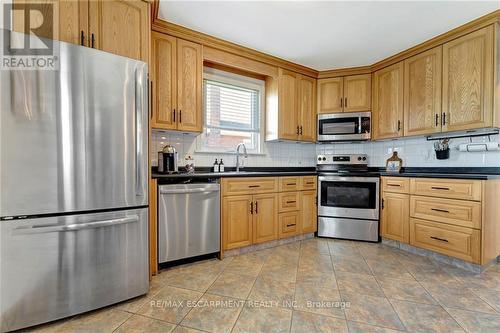37 Isabel Avenue, Hamilton, ON - Indoor Photo Showing Kitchen