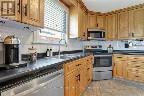 37 Isabel Avenue, Hamilton, ON - Indoor Photo Showing Kitchen With Double Sink