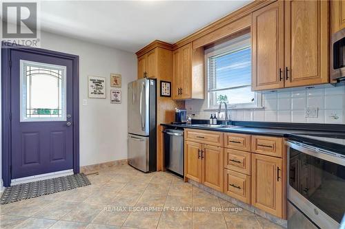 37 Isabel Avenue, Hamilton, ON - Indoor Photo Showing Kitchen