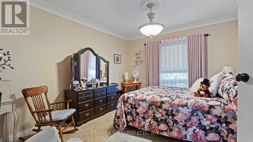 27 Grove Crescent, Brantford, ON - Indoor Photo Showing Bedroom