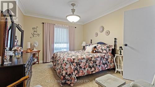 27 Grove Crescent, Brantford, ON - Indoor Photo Showing Bedroom