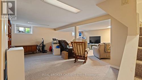 27 Grove Crescent, Brantford, ON - Indoor