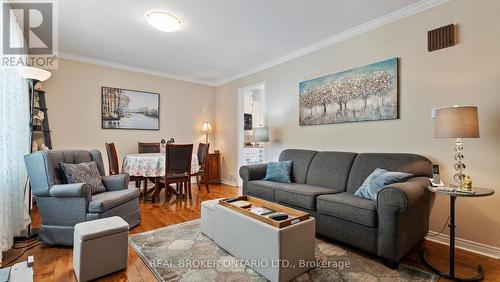 27 Grove Crescent, Brantford, ON - Indoor Photo Showing Living Room