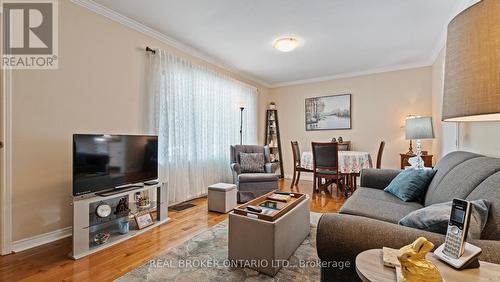 27 Grove Crescent, Brantford, ON - Indoor Photo Showing Living Room