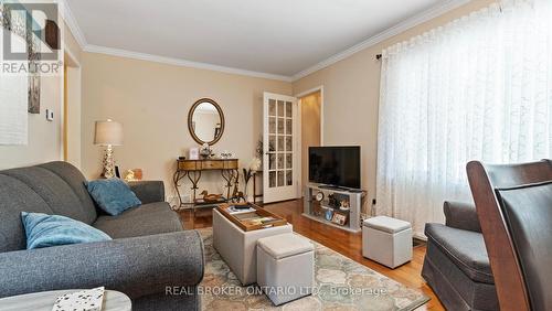 27 Grove Crescent, Brantford, ON - Indoor Photo Showing Living Room