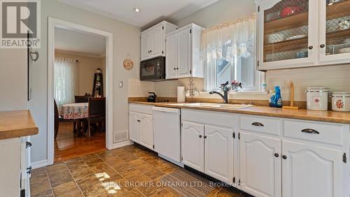 27 Grove Crescent, Brantford, ON - Indoor Photo Showing Kitchen