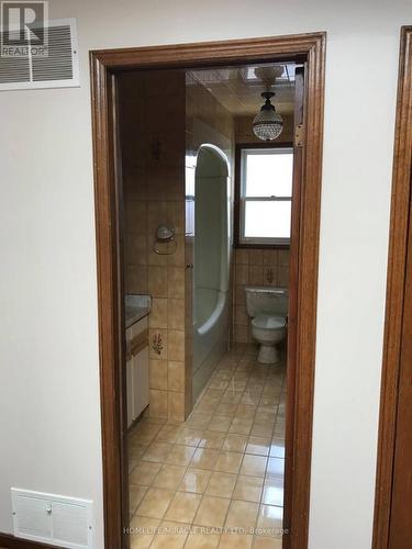 850 Chippenham Drive, Mississauga, ON - Indoor Photo Showing Bathroom