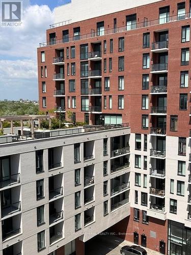 820 - 3100 Keele Street, Toronto (Downsview-Roding-Cfb), ON - Outdoor With Facade