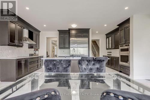 188 Silk Twist Drive, East Gwillimbury, ON - Indoor Photo Showing Kitchen With Upgraded Kitchen