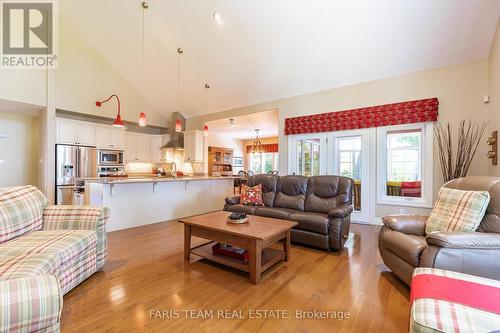 157 Creighton Street S, Orillia, ON - Indoor Photo Showing Living Room