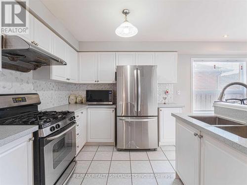 3235 Equestrian Crescent, Mississauga, ON - Indoor Photo Showing Kitchen