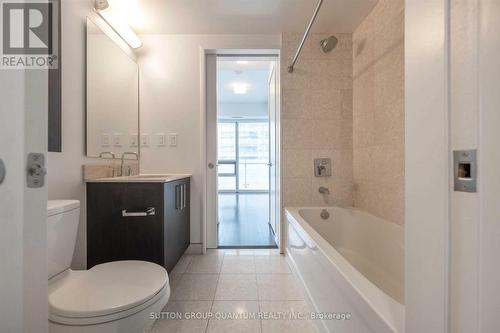 3809 - 12 York Street, Toronto, ON - Indoor Photo Showing Bathroom