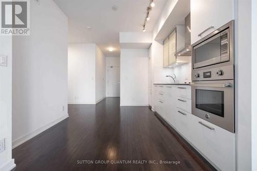 3809 - 12 York Street, Toronto, ON - Indoor Photo Showing Kitchen