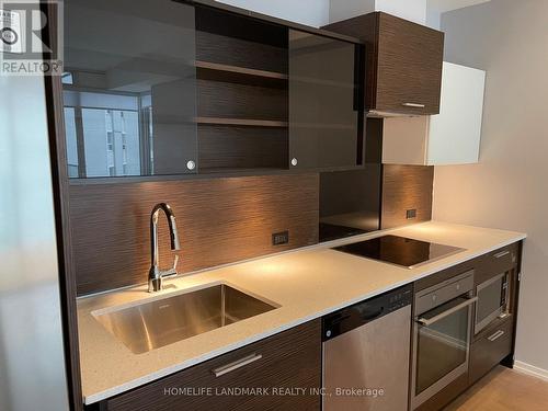 1905 - 75 St Nicholas Street, Toronto, ON - Indoor Photo Showing Kitchen