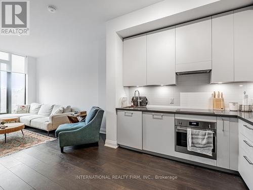 210 - 33 Frederick Todd Way, Toronto (Thorncliffe Park), ON - Indoor Photo Showing Kitchen