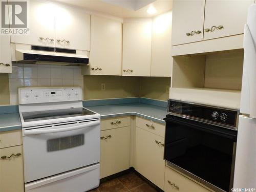 724 4Th Street E, Assiniboia, SK - Indoor Photo Showing Kitchen