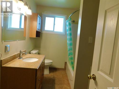 724 4Th Street E, Assiniboia, SK - Indoor Photo Showing Bathroom