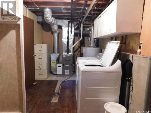 724 4Th Street E, Assiniboia, SK - Indoor Photo Showing Laundry Room