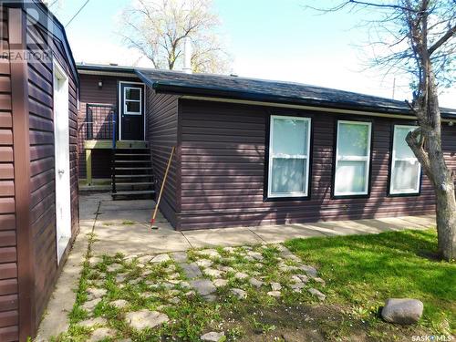 724 4Th Street E, Assiniboia, SK - Outdoor