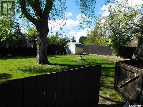 724 4Th Street E, Assiniboia, SK - Outdoor With Backyard