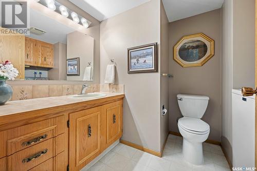 2707 Jolly Place E, Regina, SK - Indoor Photo Showing Bathroom