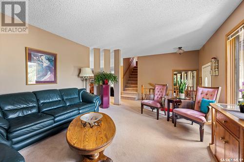 2707 Jolly Place E, Regina, SK - Indoor Photo Showing Living Room