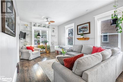 758 Hugel Avenue, Midland, ON - Indoor Photo Showing Living Room