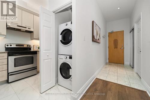 203 - 8 Wellesley Street E, Toronto, ON - Indoor Photo Showing Laundry Room