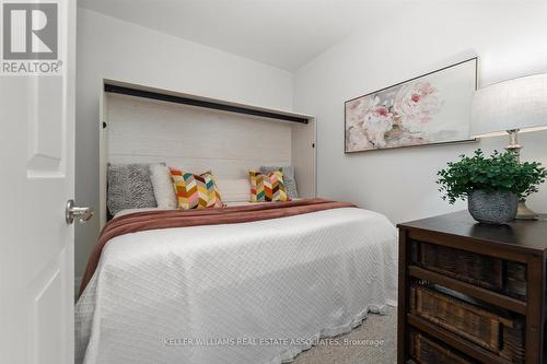 203 - 8 Wellesley Street E, Toronto, ON - Indoor Photo Showing Bedroom