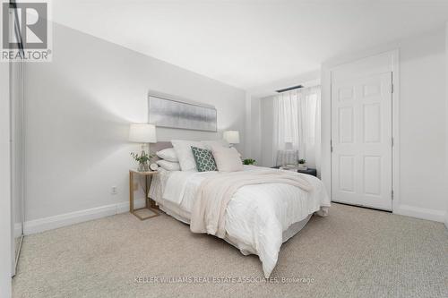 203 - 8 Wellesley Street E, Toronto, ON - Indoor Photo Showing Bedroom