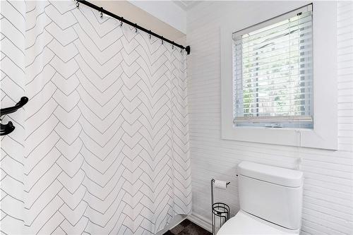 2185 Meadowbrook Road, Burlington, ON - Indoor Photo Showing Bathroom