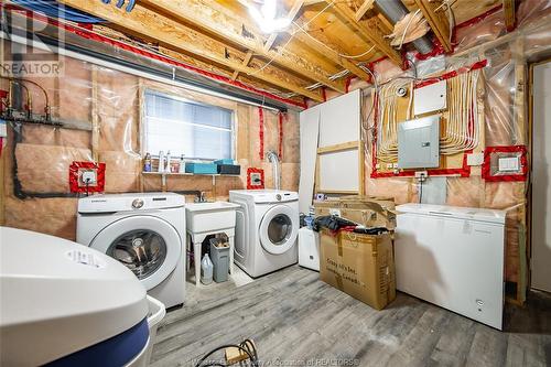 5919 Rosewood Crescent, Lasalle, ON - Indoor Photo Showing Laundry Room