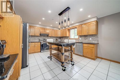 5919 Rosewood Crescent, Lasalle, ON - Indoor Photo Showing Kitchen