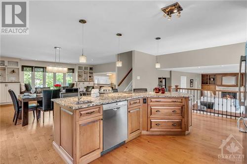43 Bennett Street, Ottawa, ON - Indoor Photo Showing Kitchen With Upgraded Kitchen