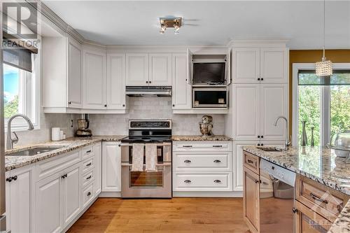 43 Bennett Street, Ottawa, ON - Indoor Photo Showing Kitchen With Upgraded Kitchen