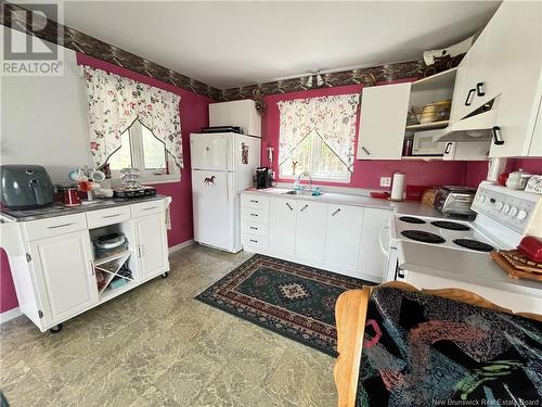 16 Boschert Road, Saint-Quentin, NB - Indoor Photo Showing Kitchen