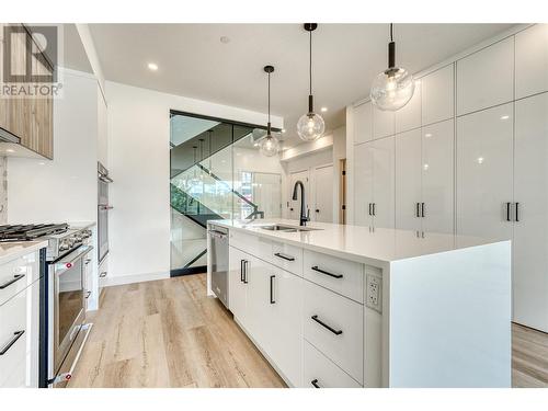 2735 Shannon Lake Road Unit# 111, West Kelowna, BC - Indoor Photo Showing Kitchen With Upgraded Kitchen