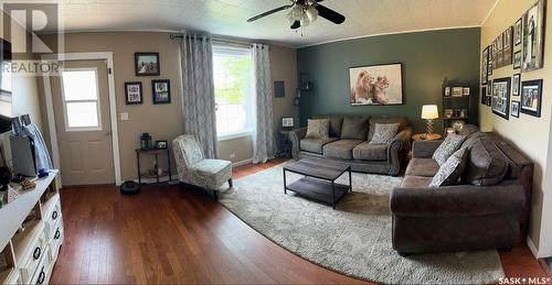 100 Pacific Avenue, Carievale, SK - Indoor Photo Showing Living Room