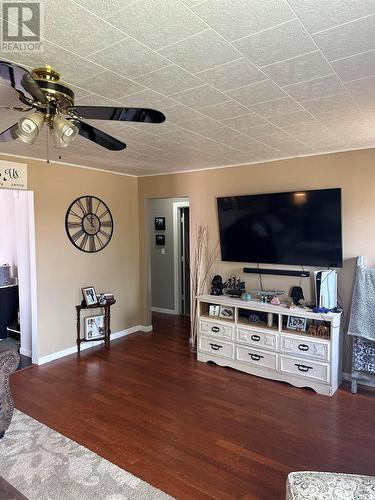 100 Pacific Avenue, Carievale, SK - Indoor Photo Showing Living Room